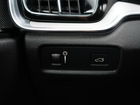 Used 2019 Volvo S60 T6 R-Design image 41