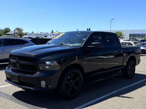 Used 2018 RAM 1500 Express w/ Black Ram 1500 Express Group RWD image 8