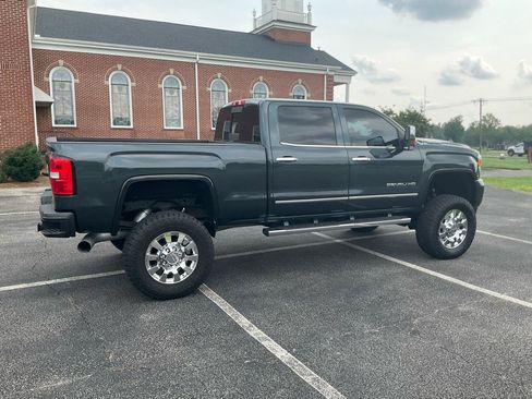 Used 2017 GMC Sierra 2500 Denali w/ Duramax Plus Package AWD/4WD image 4