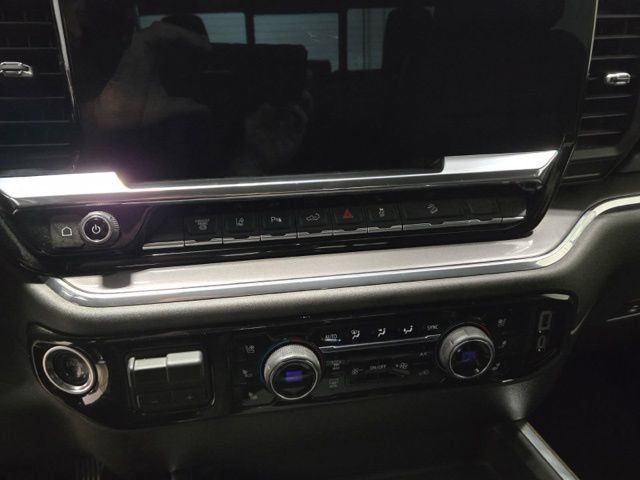 Used 2025 Chevrolet Silverado 3500 High Country w/ Technology Package AWD/4WD image 22
