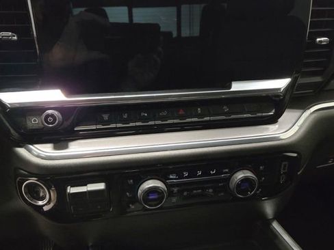 Used 2025 Chevrolet Silverado 3500 High Country w/ Technology Package AWD/4WD image 22