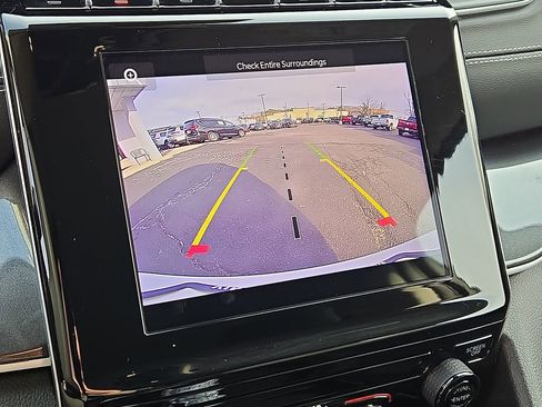 Used 2023 Jeep Grand Cherokee Laredo image 17