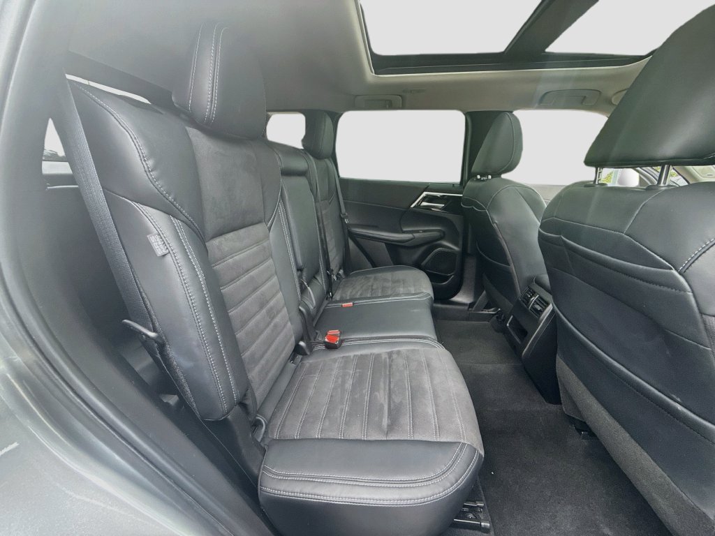 Used 2023 Mitsubishi Outlander SE FWD image 32
