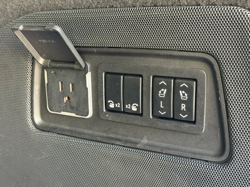 Used 2021 Cadillac Escalade ESV Sport Platinum w/ Heavy-Duty Trailer Package image 39