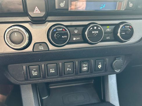 Used 2017 Toyota Tacoma TRD Off-Road AWD/4WD image 20