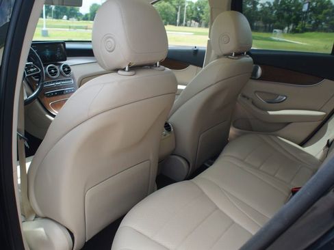 Used 2020 Mercedes-Benz GLC 300 image 15
