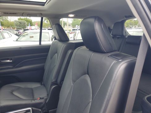 Certified 2025 Toyota Grand Highlander FWD image 14