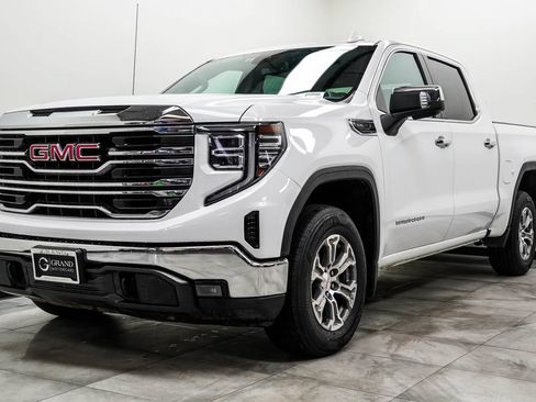 Used 2025 GMC Sierra 1500 SLT AWD/4WD image 7
