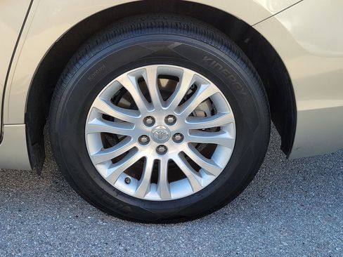 Used 2017 Toyota Sienna XLE Premium image 10