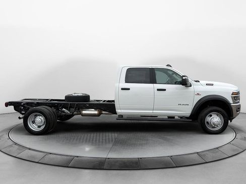 New 2026 RAM 5500 4x4 Crew Cab image 4