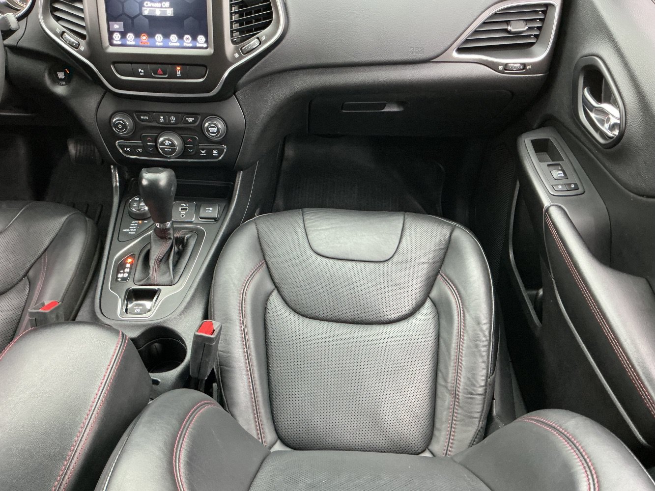 Used 2021 Jeep Cherokee Trailhawk w/ Premium Leather Package AWD/4WD image 28