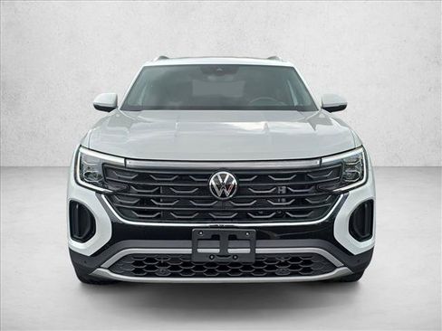 Used 2025 Volkswagen Atlas Cross Sport SE AWD/4WD image 2