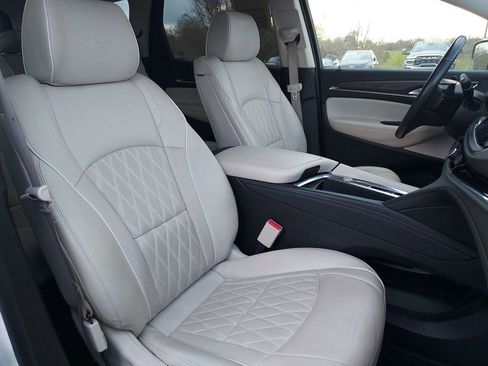 Used 2022 Buick Enclave Avenir w/ Avenir Technology Package image 32