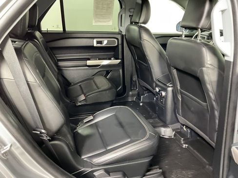 Used 2022 Ford Explorer XLT w/ Equipment Group 202A image 26