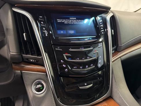 Used 2018 Cadillac Escalade Luxury image 24