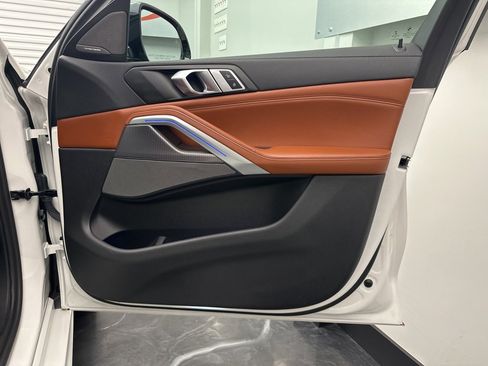 Used 2022 BMW X6 M50i w/ Executive Package image 10