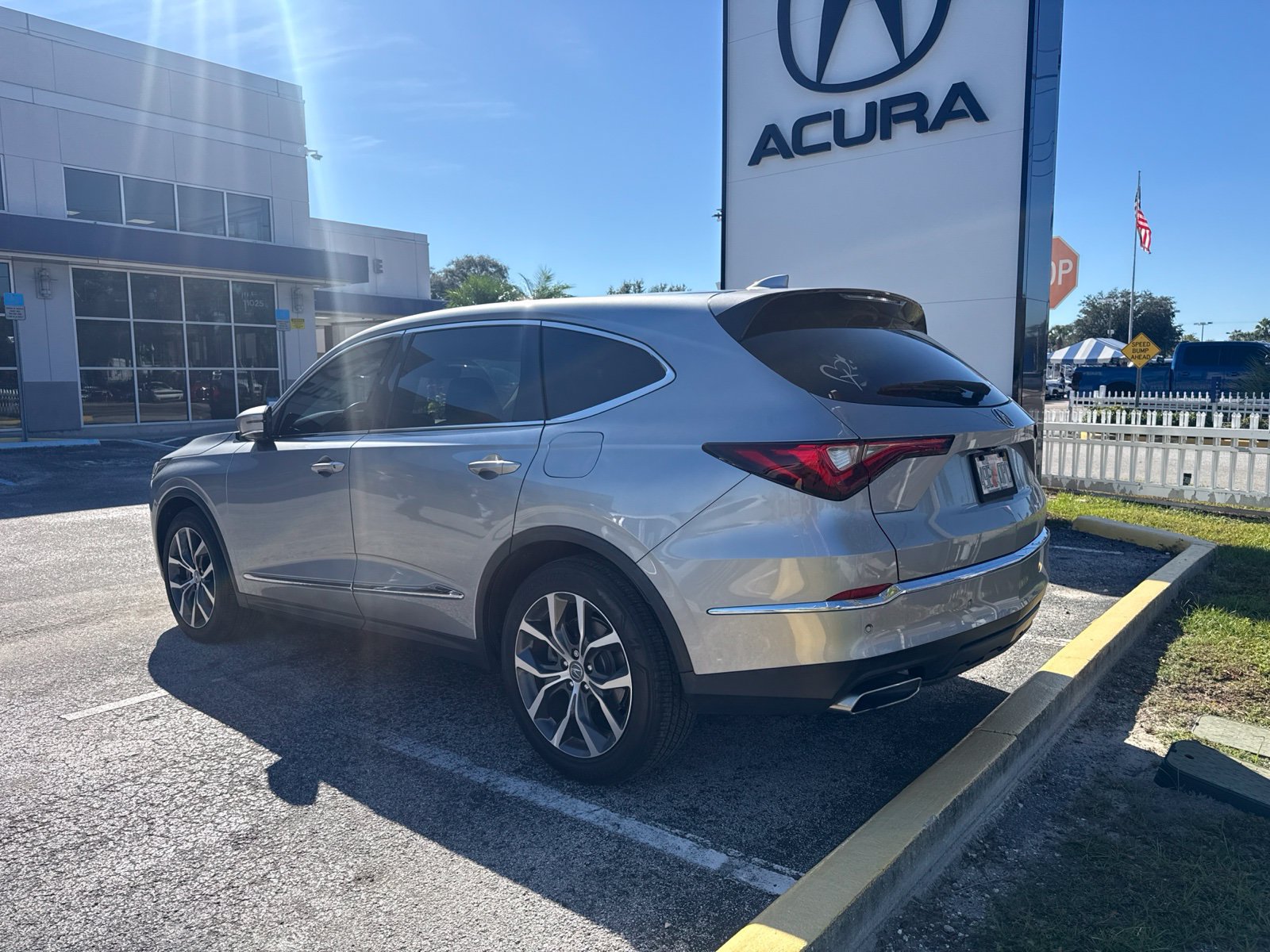 Used 2023 Acura MDX w/ Technology Package FWD image 5