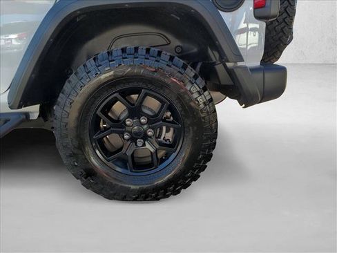 Used 2025 Jeep Wrangler Willys image 11