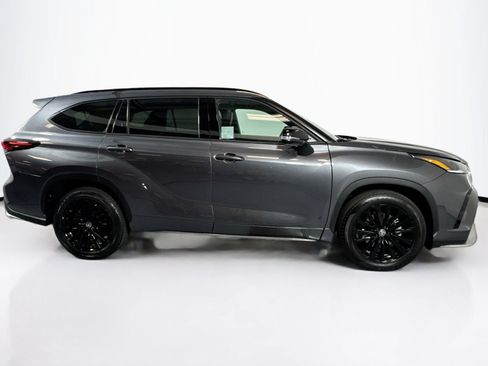 Used 2025 Toyota Highlander XSE AWD/4WD image 4