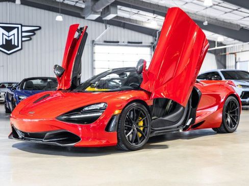 Used 2022 McLaren 720S Performance RWD image 2