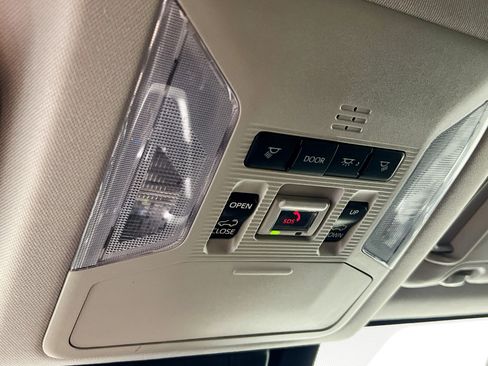 Used 2022 Toyota RAV4 XLE Premium AWD/4WD image 22