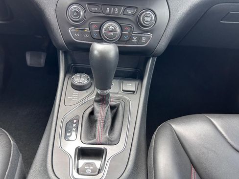 Used 2021 Jeep Cherokee Trailhawk image 14