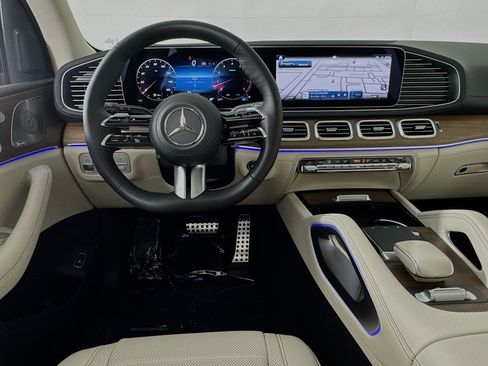 New 2026 Mercedes-Benz GLS 580 4MATIC image 4
