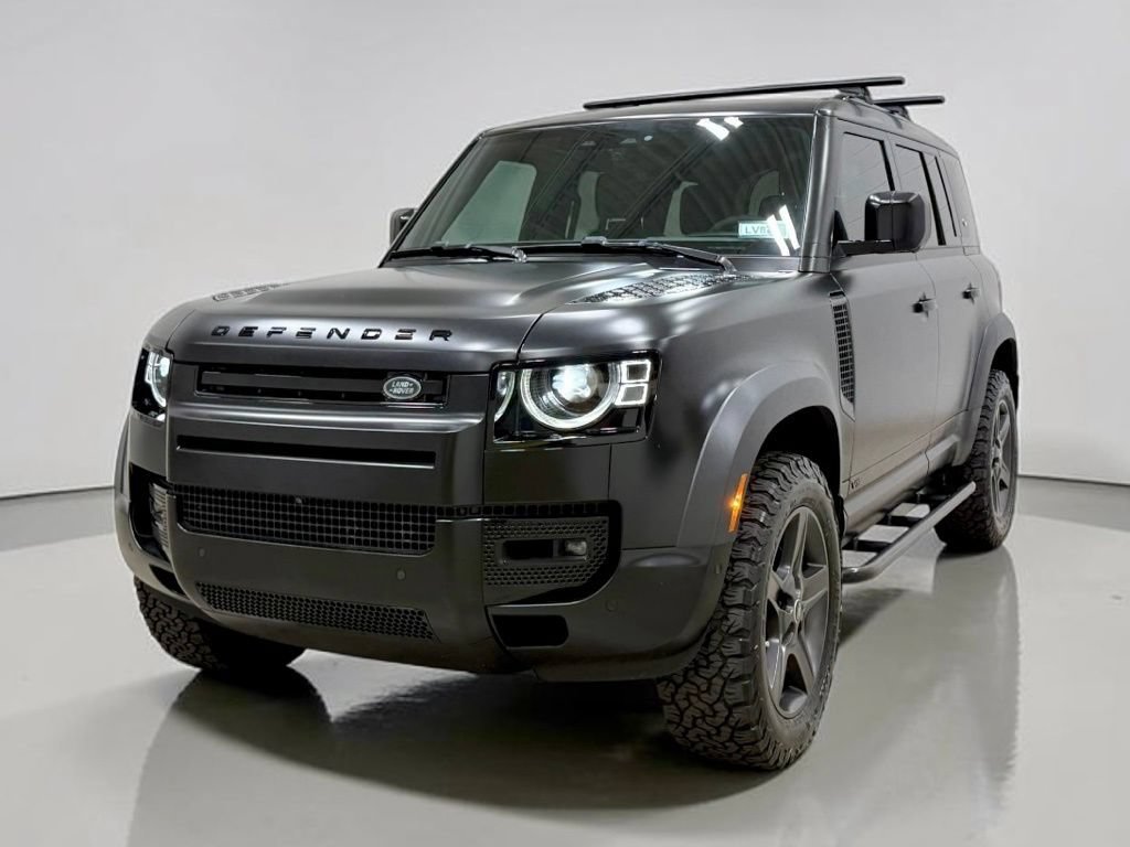 Used 2023 Land Rover Defender 110 V8 AWD/4WD image 3