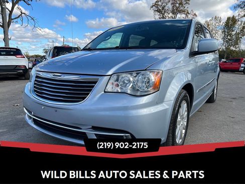 Used 2013 Chrysler Town & Country Touring image 1