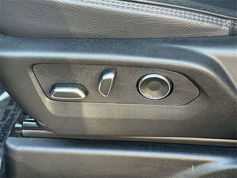 Used 2025 GMC Yukon Denali image 33