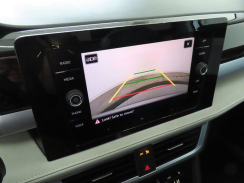 New 2026 Volkswagen Taos SE FWD image 17