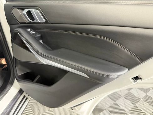 Used 2025 BMW X5 xDrive50e image 33