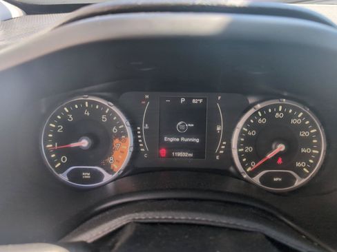 Used 2016 Jeep Renegade Latitude w/ Cold Weather Group FWD image 21