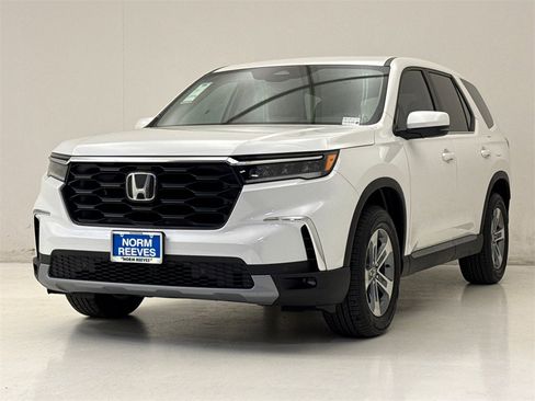 New 2025 Honda Pilot EX-L image 2