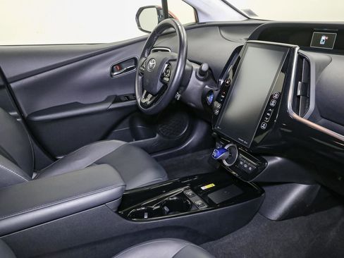 Used 2020 Toyota Prius Prime XLE image 19