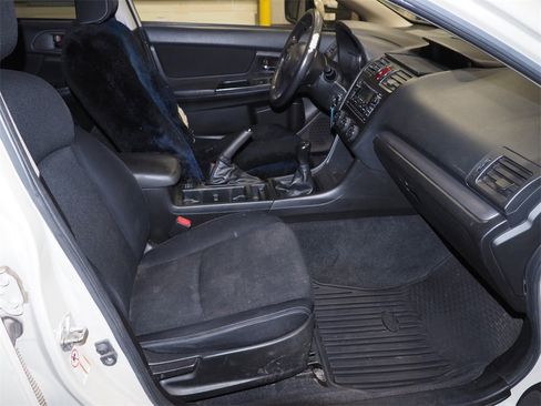 Used 2013 Subaru Crosstrek 2.0i Premium image 13