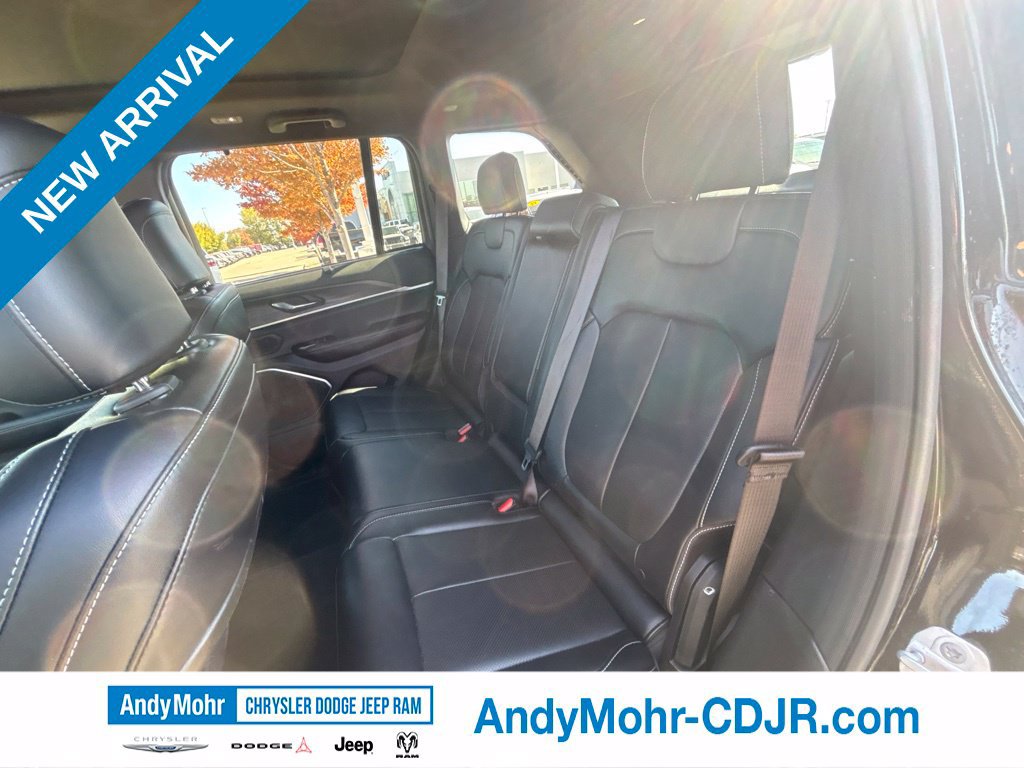 Used 2025 Jeep Grand Cherokee Limited w/ Luxury Tech Group II AWD/4WD image 13