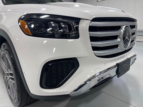 Used 2024 Mercedes-Benz GLS 450 4MATIC image 11