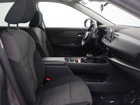 Used 2021 Nissan Rogue SV image 11