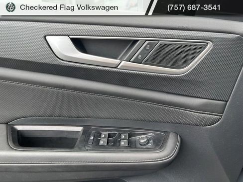Used 2025 Volkswagen Atlas Cross Sport SEL AWD/4WD image 13