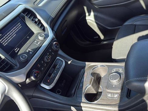 Used 2023 GMC Acadia SLT image 21