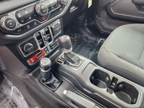 New 2025 Jeep Wrangler Unlimited Rubicon w/ XTREMEE 35" Tire Package image 16