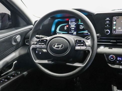 Used 2025 Hyundai Elantra Hybrid FWD image 15