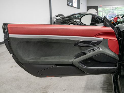Used 2023 Porsche 718 Boxster Spyder RWD image 38