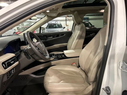 Certified 2023 Lincoln Nautilus Reserve AWD/4WD image 10