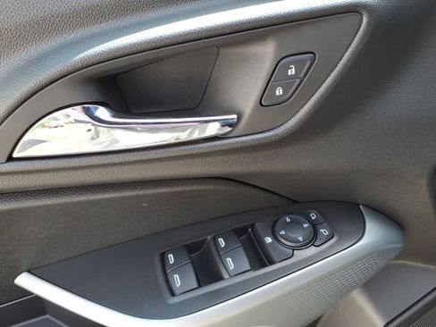 Used 2025 Chevrolet Trax LS FWD image 21