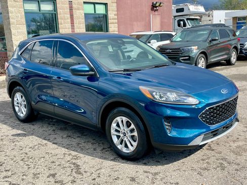 Used 2020 Ford Escape SE image 3