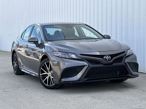 Used 2024 Toyota Camry SE image 2