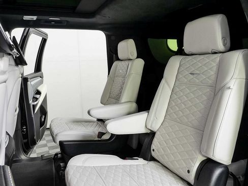 Certified 2025 Cadillac Escalade ESV V w/ LPO, ONYX Package AWD/4WD image 21
