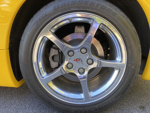 Used 2002 Chevrolet Corvette Coupe w/ Preferred Equipment Group2 image 32